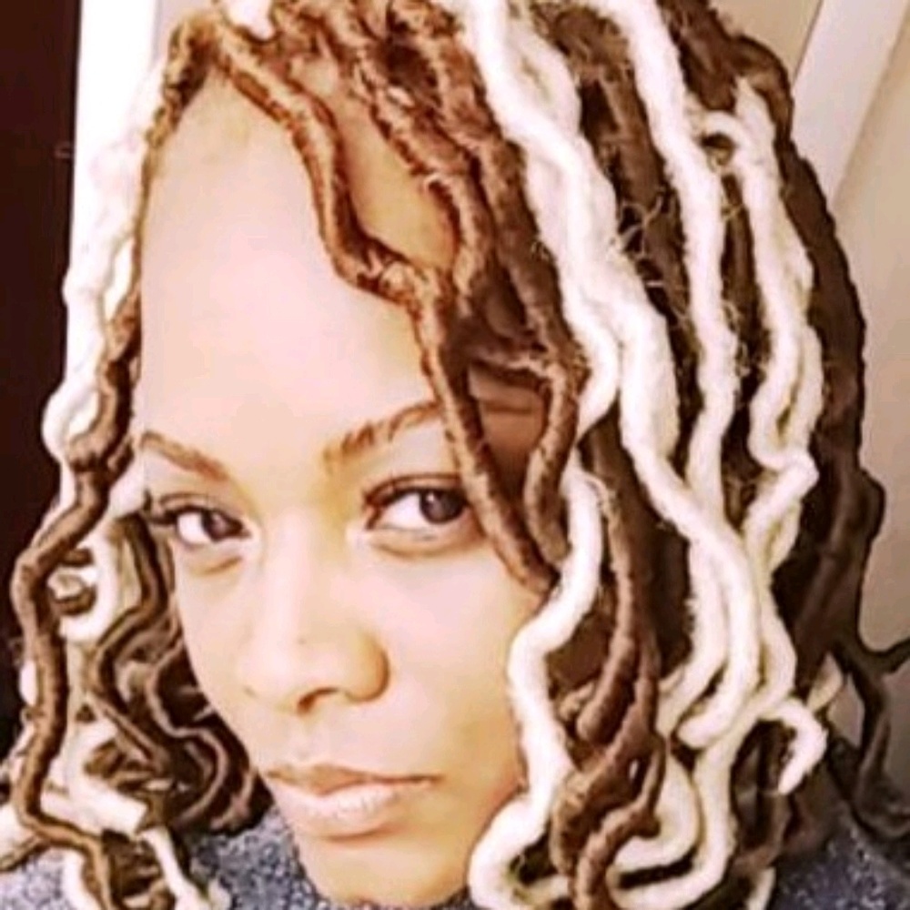 Meet your Posher, Nycole